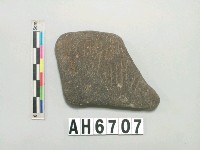 藏品(灰黑色夾砂陶片)的圖片